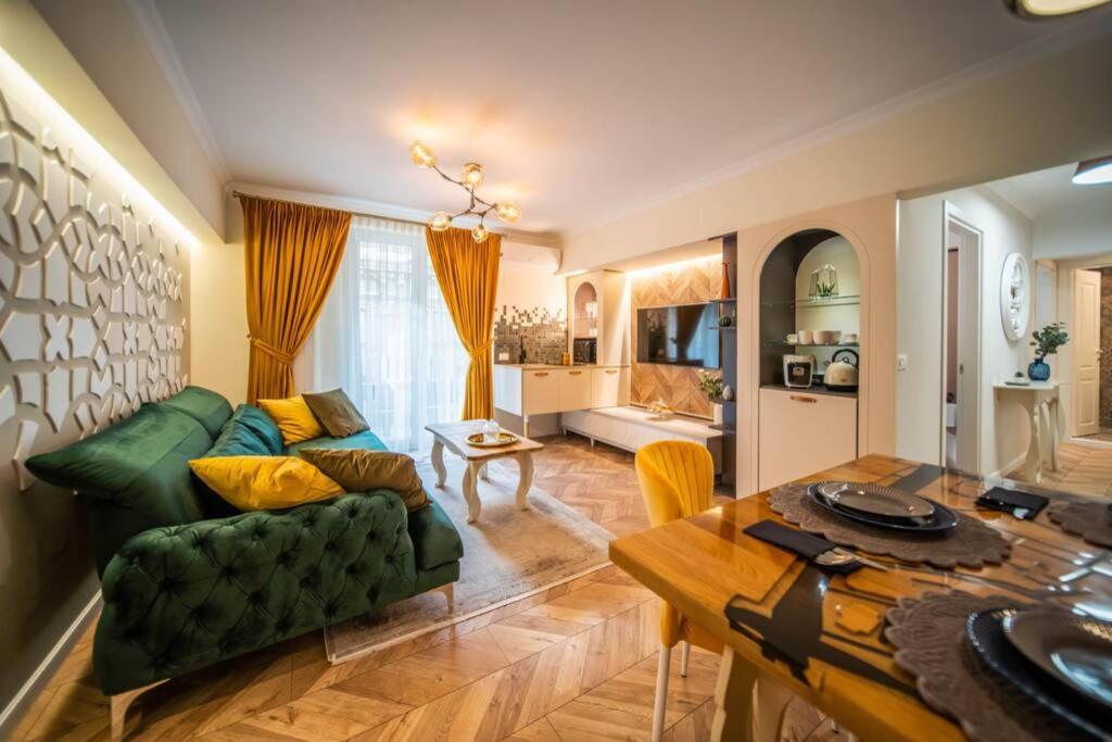 History Museum Apartment Bukarest Exterior foto